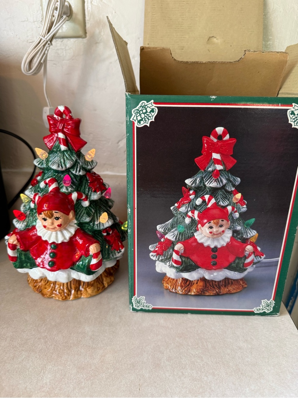 Holiday CeramicTree elf jesture Red and Green vintage brinn works box never used